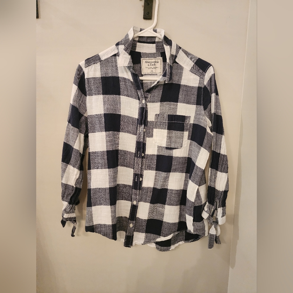 Women's Abercrombie button-down blue and white plaid shirt M
